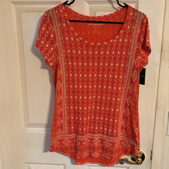 NWT Women’s Lucky Brand Printed Boho Tee S MSRP $39.50 - Picture 1 of 4